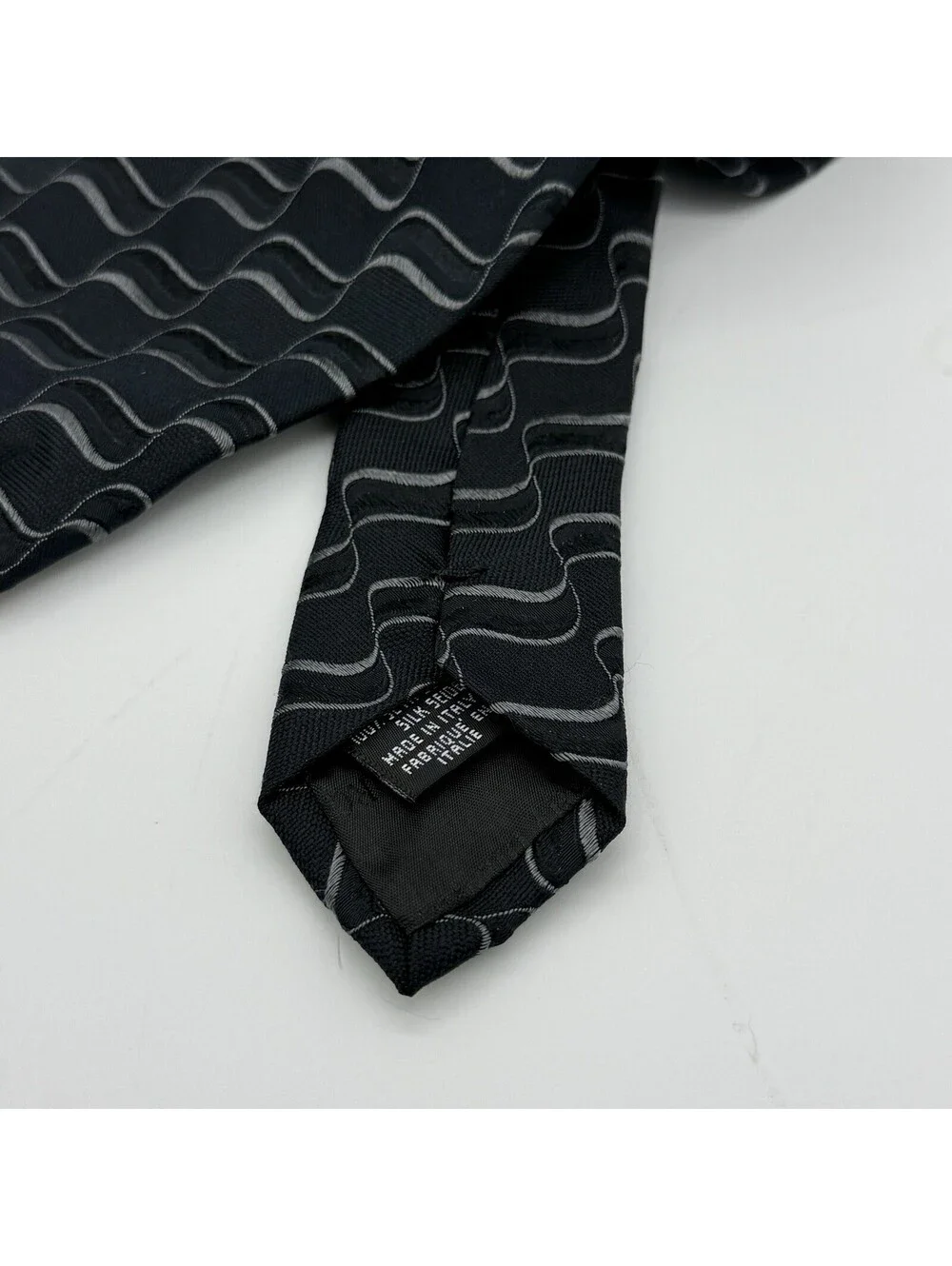 Giorgio Armani Wave Pattern Silk Tie Black Gray Italy Designer Luxury Necktie